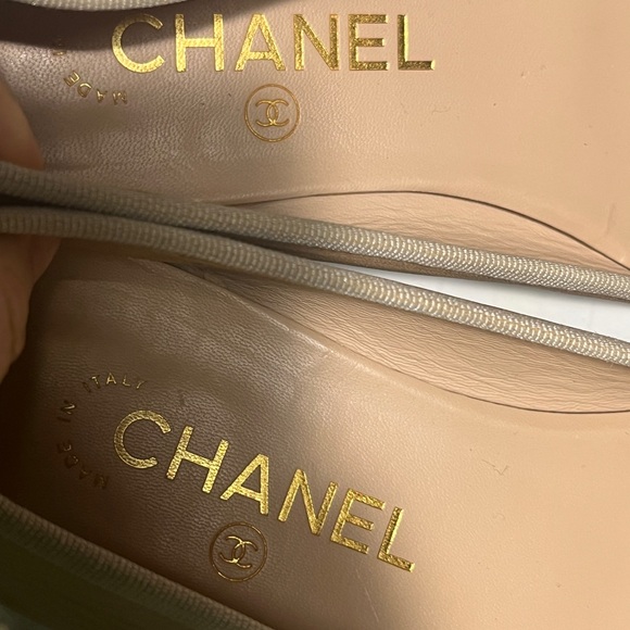CHANEL Women's Tan and Black Loafers - Picture 7 of 12